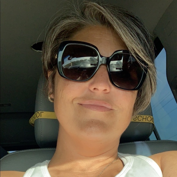 Meet your Posher, Raeni - Picture 1 of 1